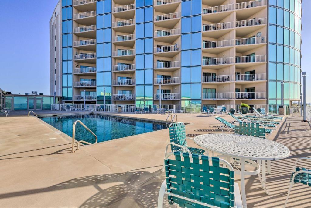 Beachfront Biloxi Condo with Resort Amenities! - image 3