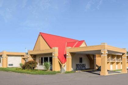 Econo Lodge Inn  Suites Binghamton