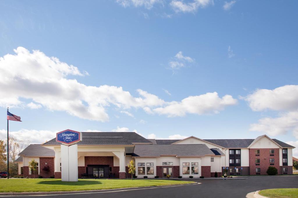 Hampton Inn Birch Run - main image