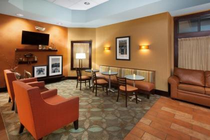 Hampton Inn Birch Run - image 15