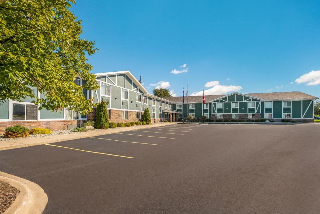 Americas Best Value Inn & Suites-Birch Run - image 4