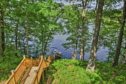 Newly Constructed Red Cedar Lake Narrow Lodge! - image 6