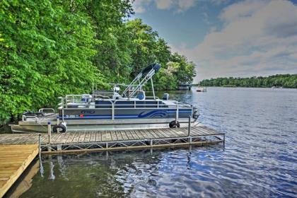 Newly Constructed Red Cedar Lake Narrow Lodge! - image 8