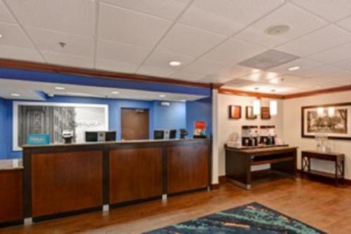 Hampton Inn Birmingham/Mountain Brook - image 4