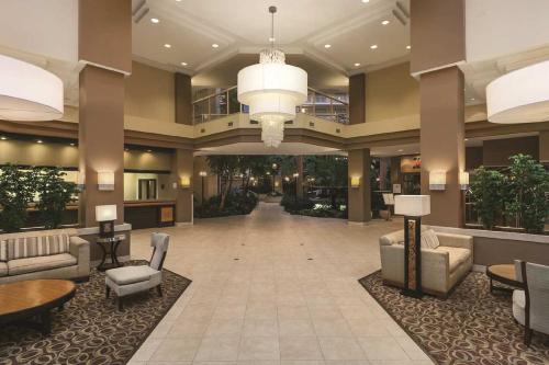 Embassy Suites Birmingham - image 3