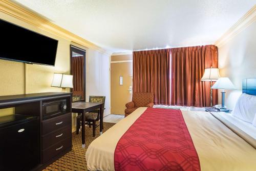 Rodeway Inn & Suites Birmingham I-59 exit 134 - image 3