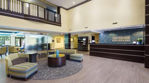 Best Western Plus Birmingham Inn & Suites - image 5