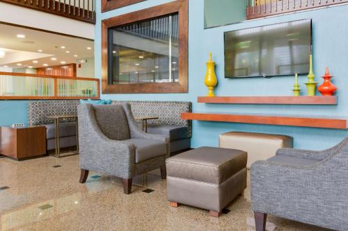 Drury Inn & Suites Birmingham Grandview - image 2