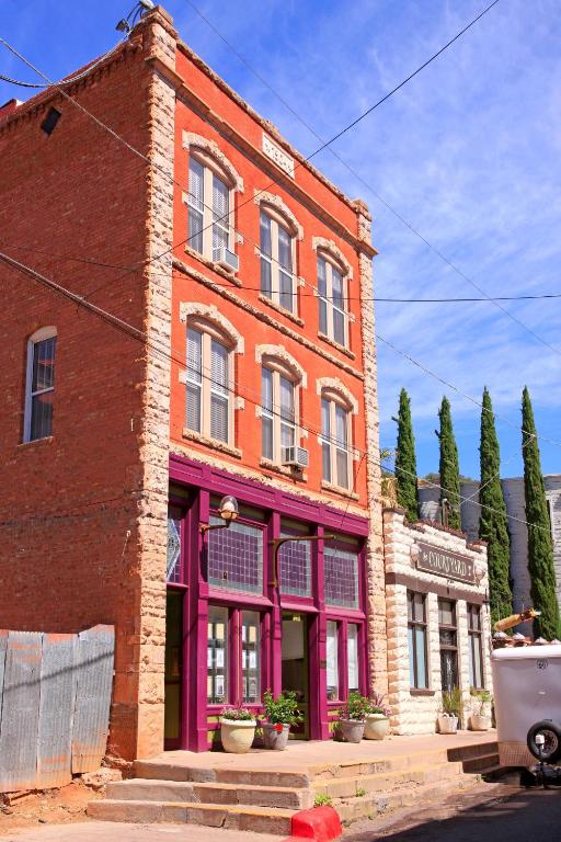 Bisbee Brownstone Suites - main image