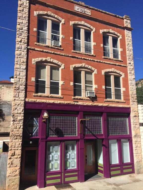 Bisbee Brownstone Suites - image 5