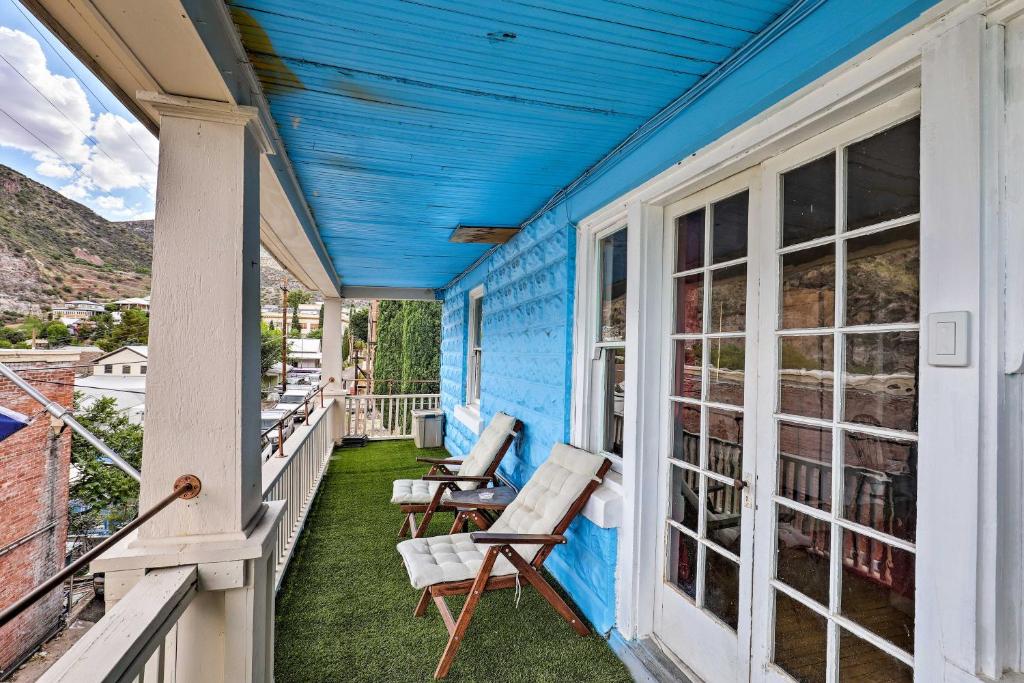 St Valentine Apartment with Balcony in Bisbee - image 4