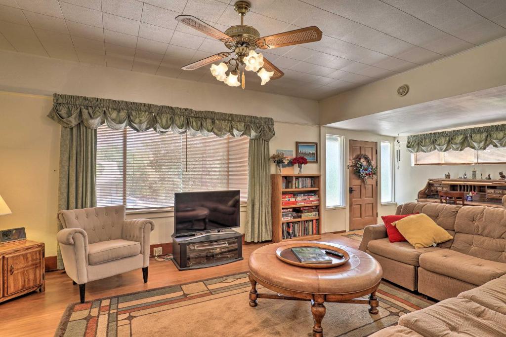 Bisbee Home Less Than half Mi to Park and Tennis Courts! - image 5