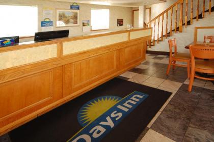 Days Inn by Wyndham Bishop - image 11