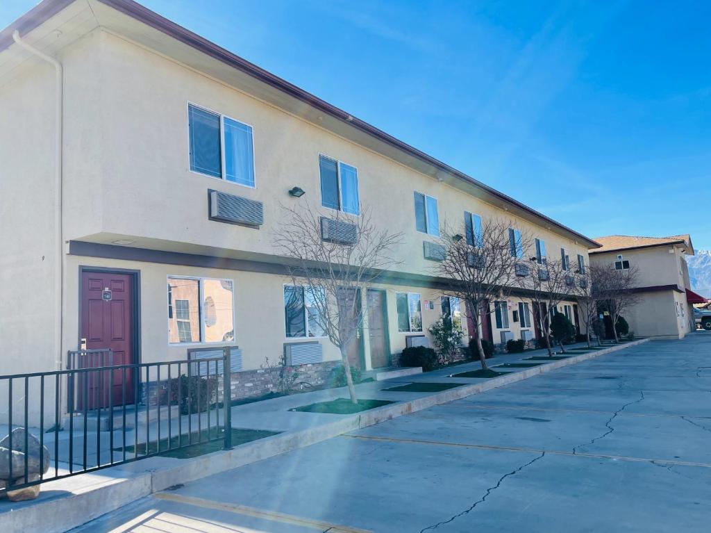 Red Roof Inn Bishop - image 3