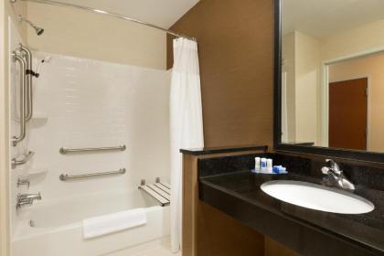 Fairfield Inn & Suites Bismarck South - image 9