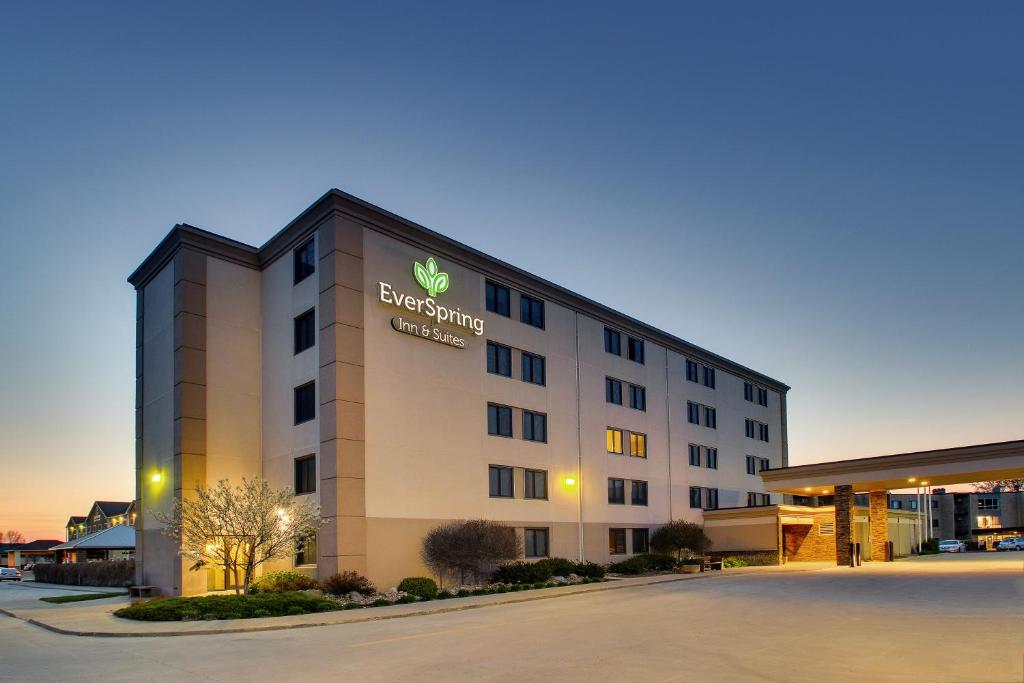 EverSpring Inn & Suites - main image