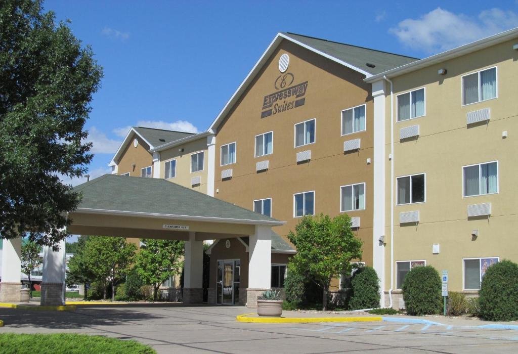 Expressway Suites of Bismarck - main image