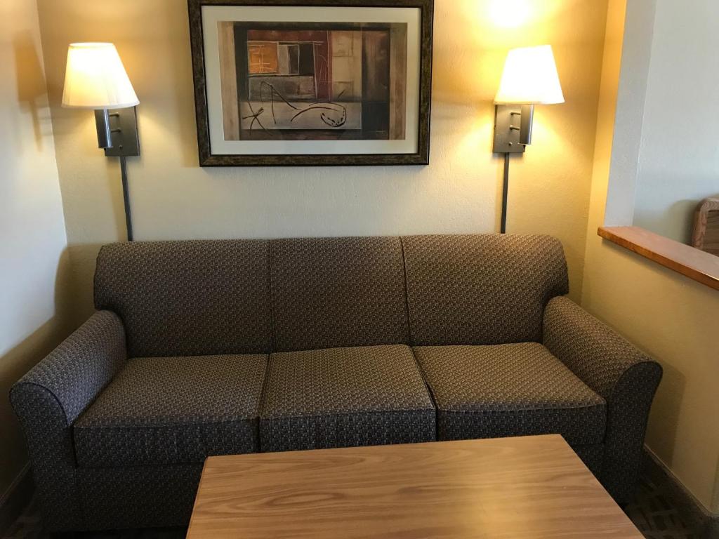 Expressway Suites of Bismarck - image 4