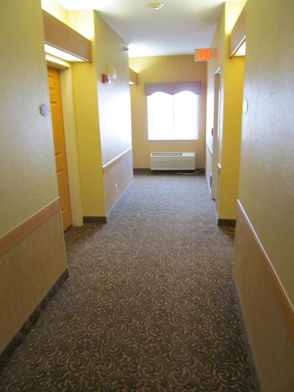 Expressway Suites of Bismarck - image 5