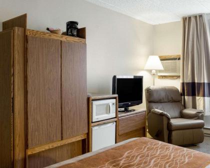 Quality Inn Bismarck - image 12