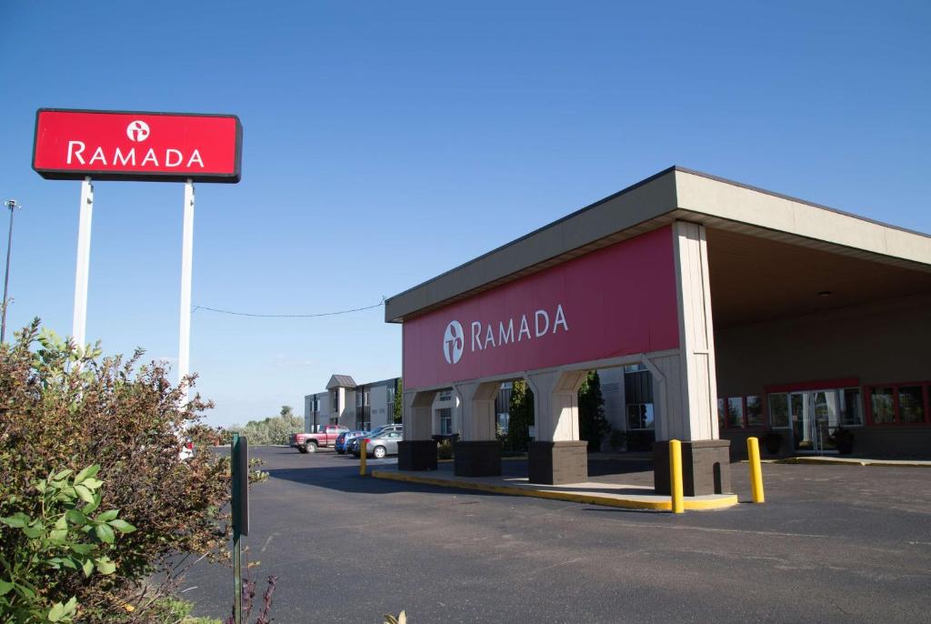 Ramada by Wyndham Bismarck - main image