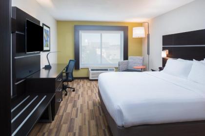 Holiday Inn Express Hotel & Suites Bismarck an IHG Hotel - image 9