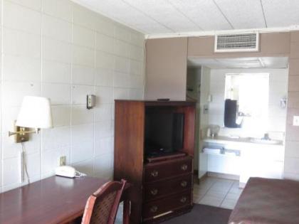 Budget Inn Express Bismarck - image 14