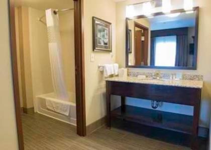 Hampton Inn & Suites Bismarck Northwest - image 9