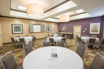 Holiday Inn Bismarck an IHG Hotel - image 11