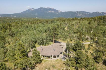 Airy Forest Escape with Mountain View and Hot Tub - image 9