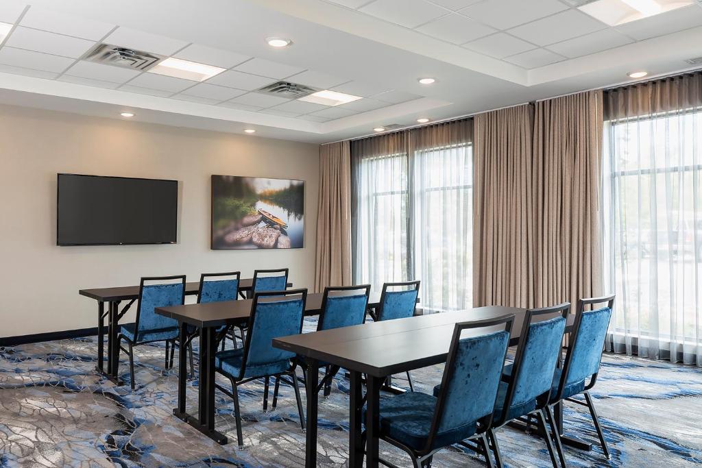 Fairfield Inn & Suites by Marriott Minneapolis North/Blaine - image 5