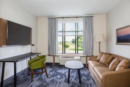 Fairfield Inn & Suites by Marriott Minneapolis North/Blaine - image 9