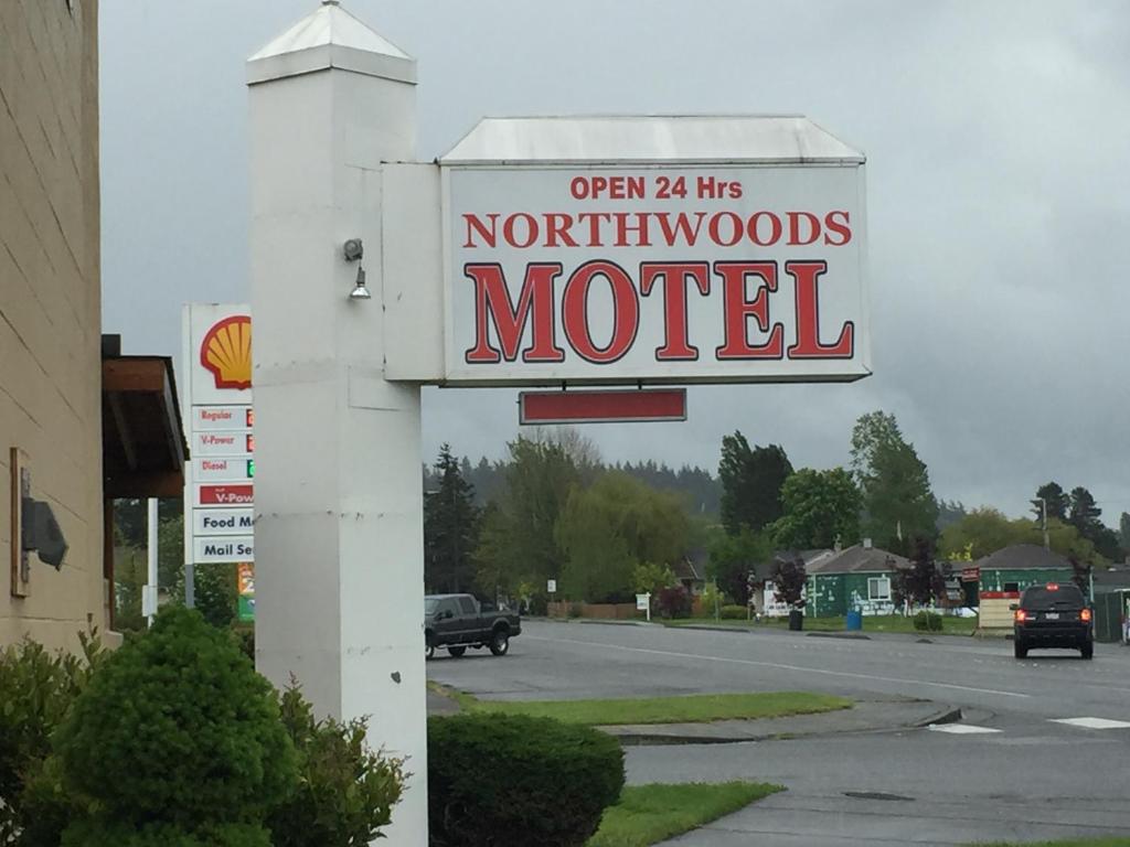 Northwoods Motel - main image