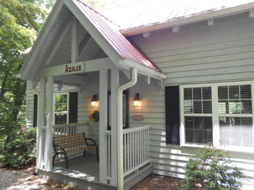 Azalea Cabin With Fireplace & Huge Back Porch - main image