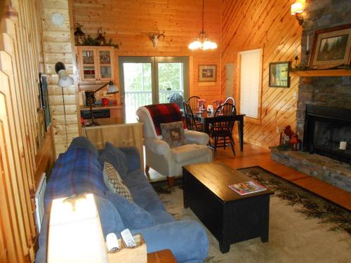 Azalea Cabin With Fireplace & Huge Back Porch - image 5