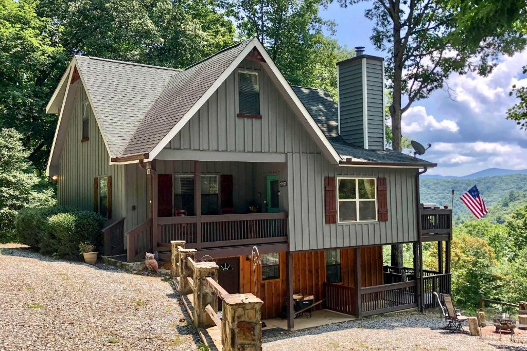 Mtn Cabin with Hot Tub and Breathtaking Views! - main image