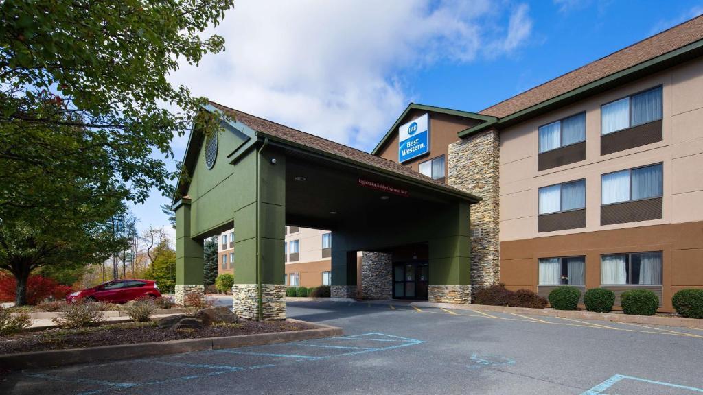 Best Western Inn at Blakeslee-Pocono - main image