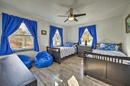 Remodeled Retro Home Near Blanco Town Square! - image 10