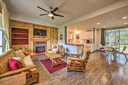 Remodeled Retro Home Near Blanco Town Square! - image 2