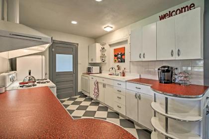 Remodeled Retro Home Near Blanco Town Square! - image 6