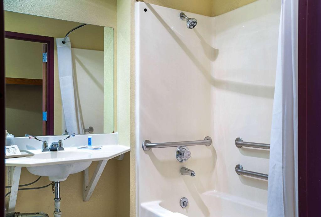 Rodeway Inn & Suites Blanding - image 6