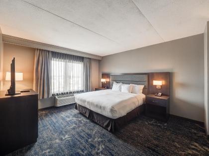 DoubleTree by Hilton Bloomington - image 15