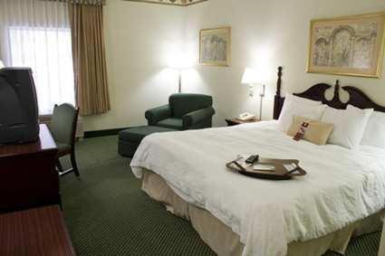 Hampton Inn Bloomington West - image 7