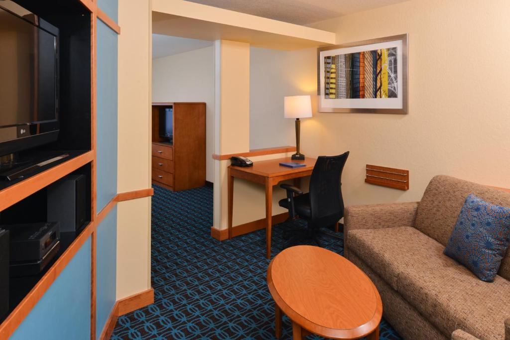 Fairfield Inn & Suites Bloomington - image 6