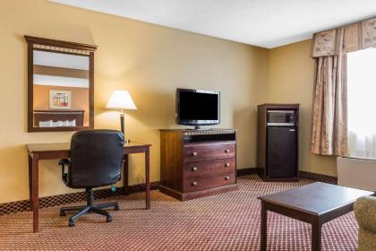 Quality Inn & Suites Bloomington University Area - image 13