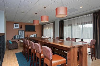 Hampton Inn Bloomington - image 11