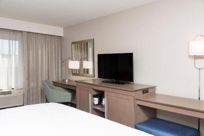 Hampton Inn Bloomington - image 13