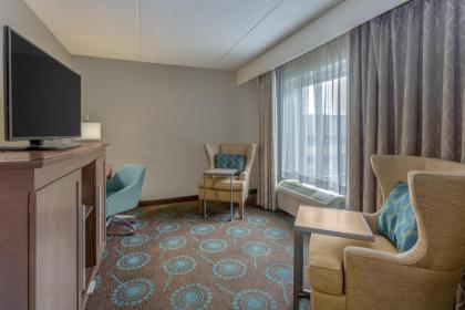 Hampton Inn Bloomington - image 17