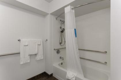 Hampton Inn Bloomington - image 6