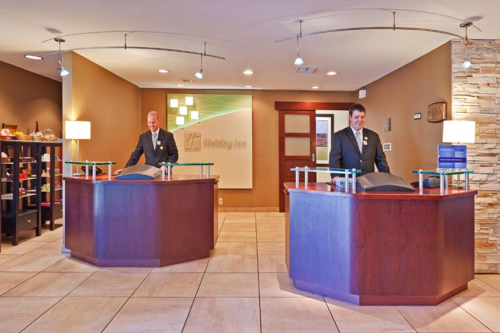 Holiday Inn Bloomington an IHG Hotel - image 6